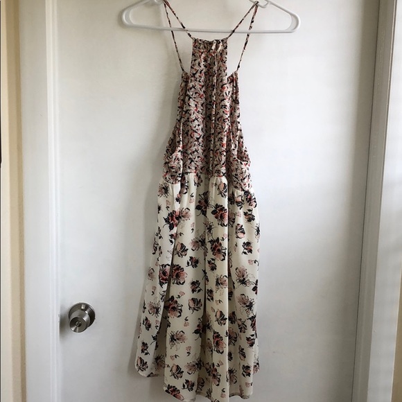 Halter dress - Picture 2 of 4